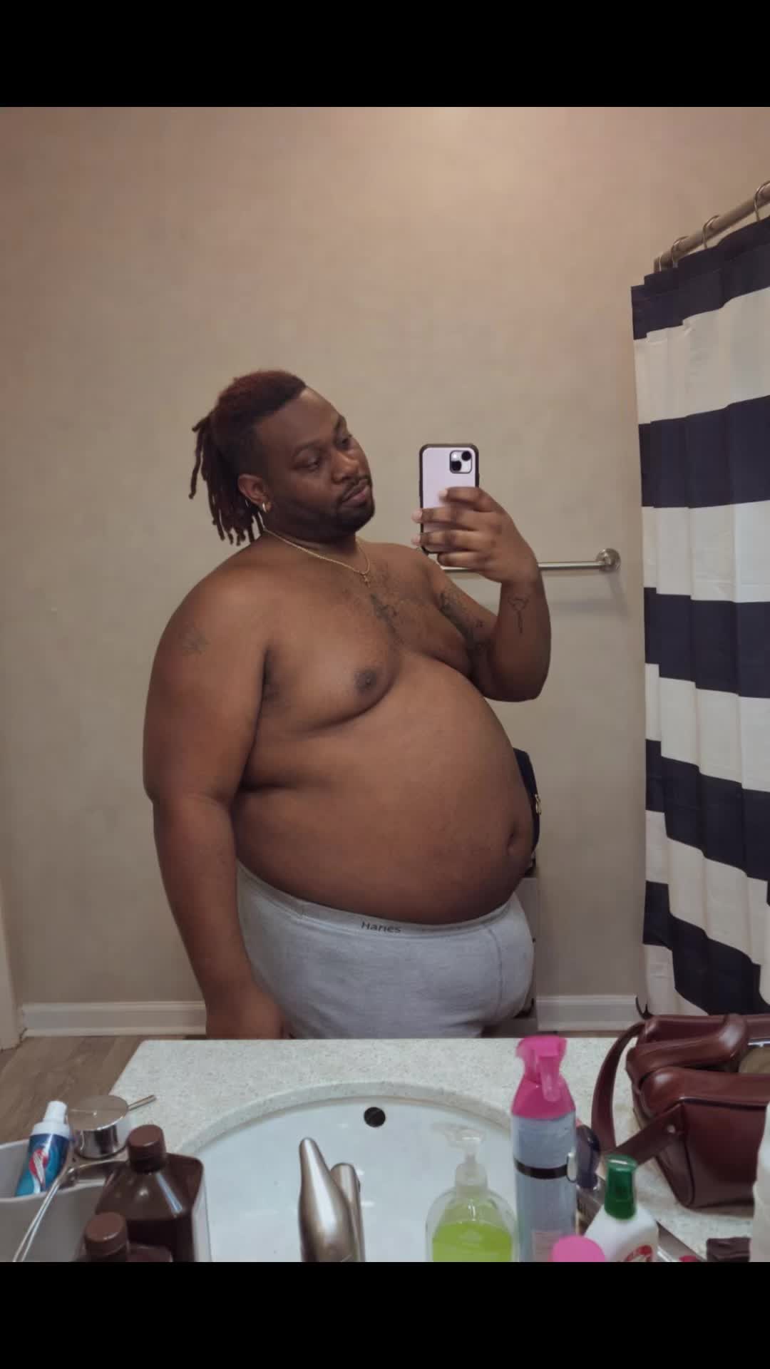@_sneakyq_