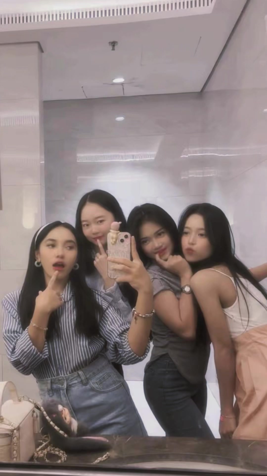 @Selfiee