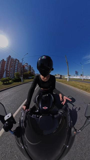 @Anya_moto