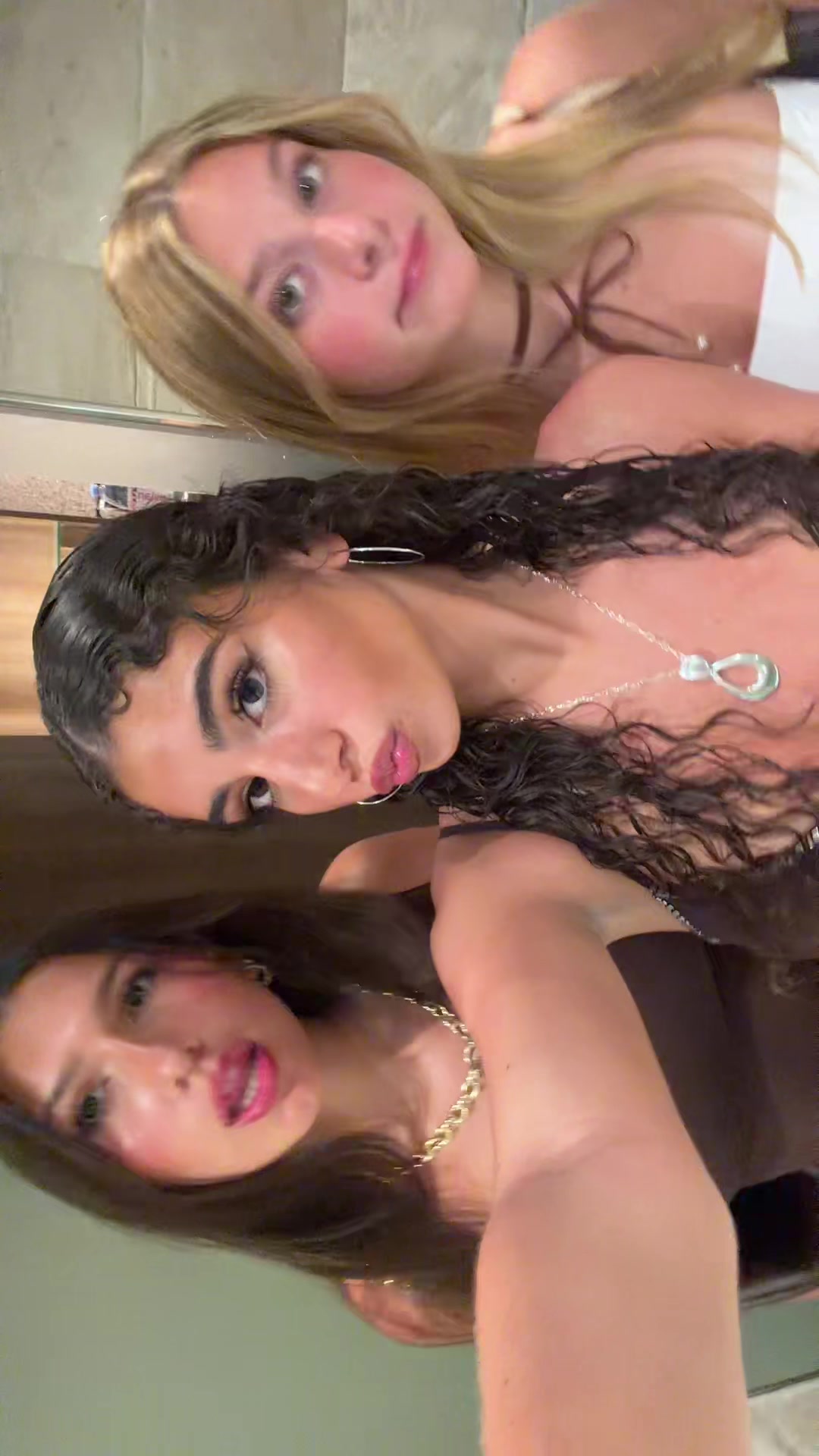 @Chloe