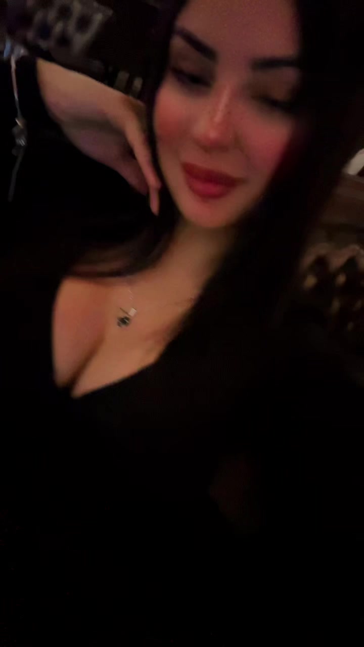 @viky_foxx