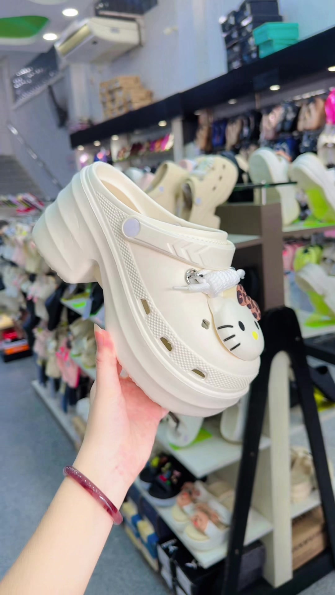 @Cherry Shoe Store