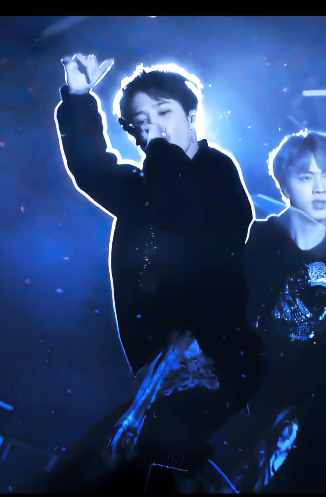 @jj1m1n⁷ is seeing BTS