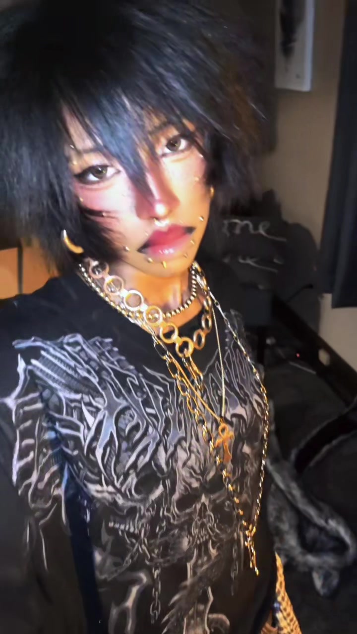 @★LEVII★