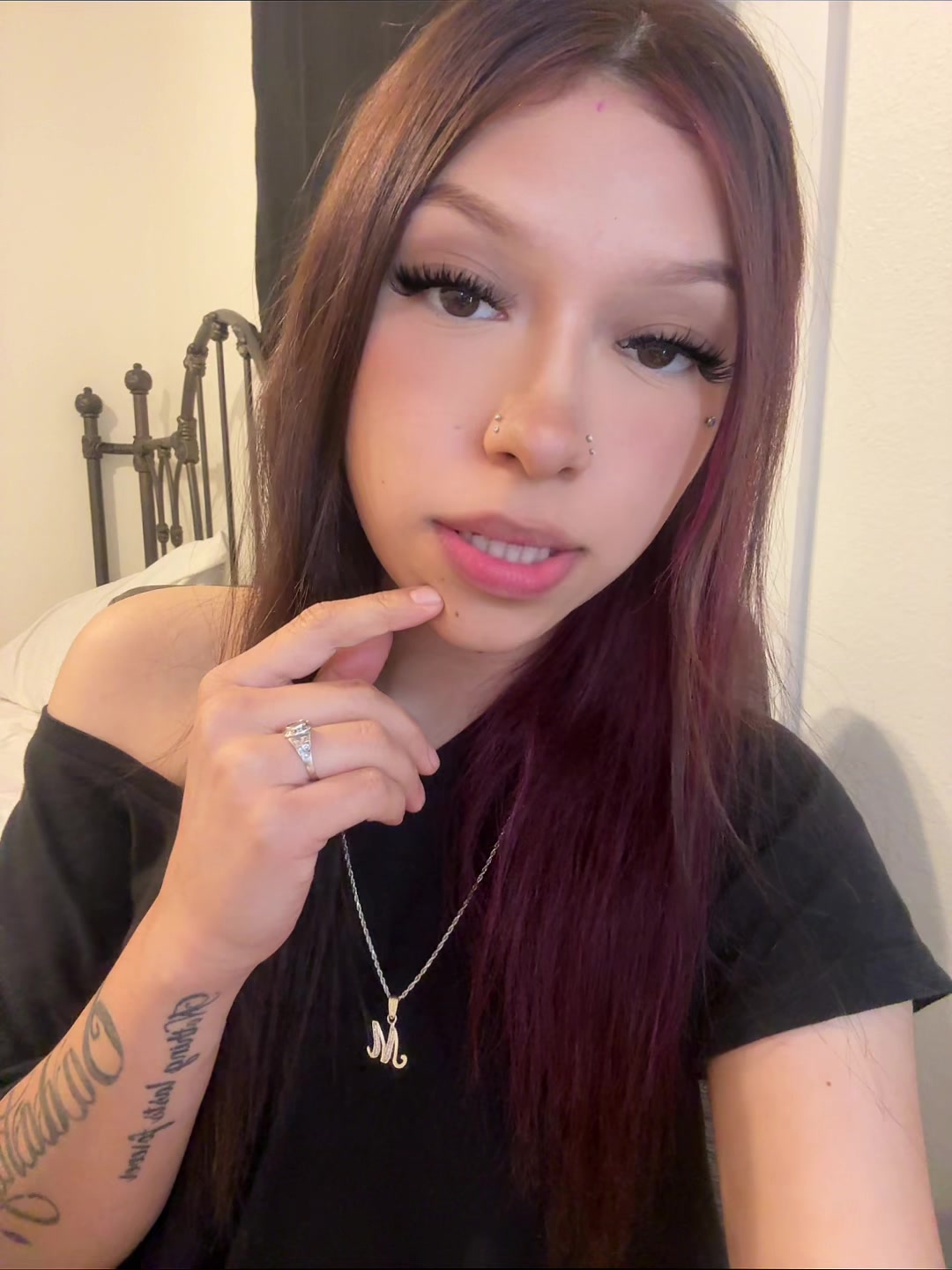 @𖣂