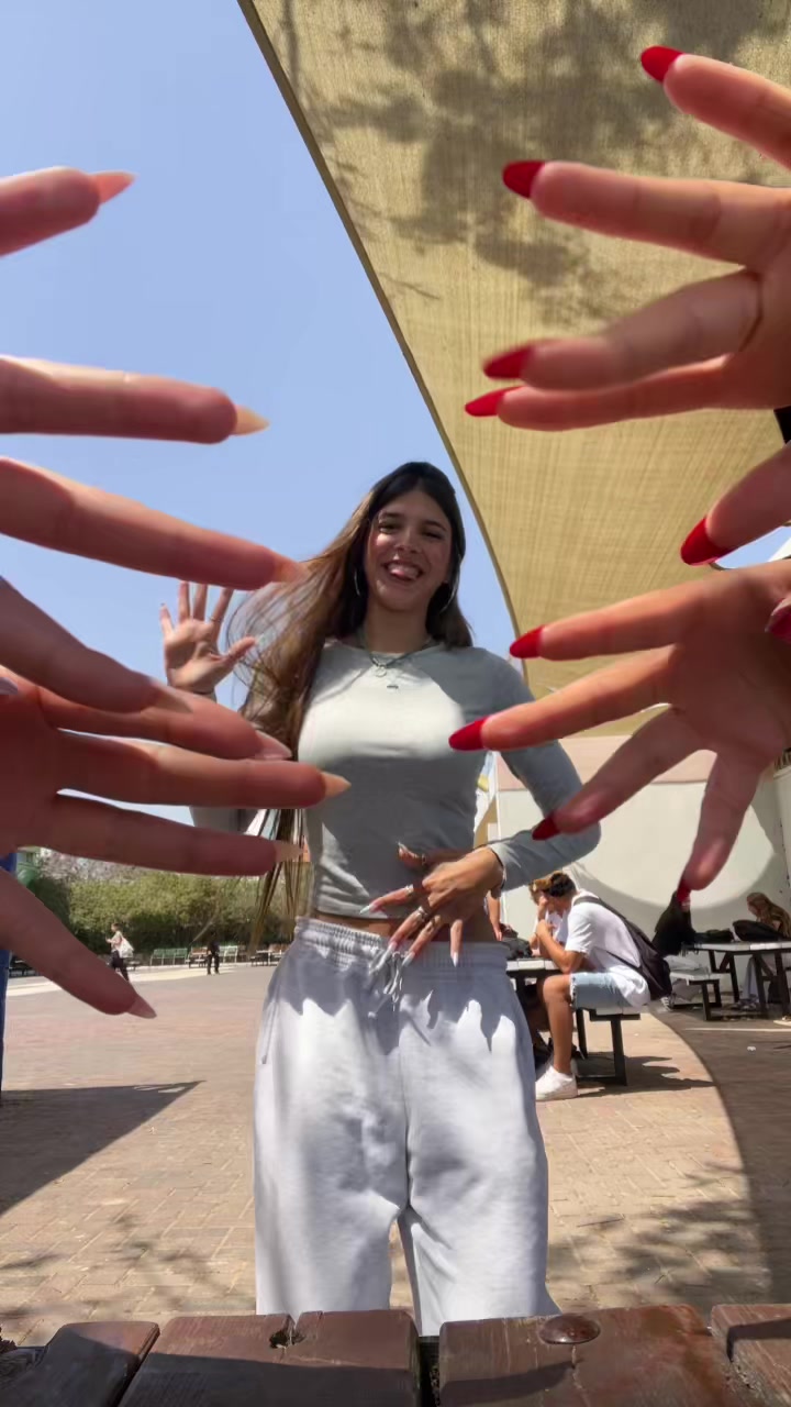 @Ayala_ariel10