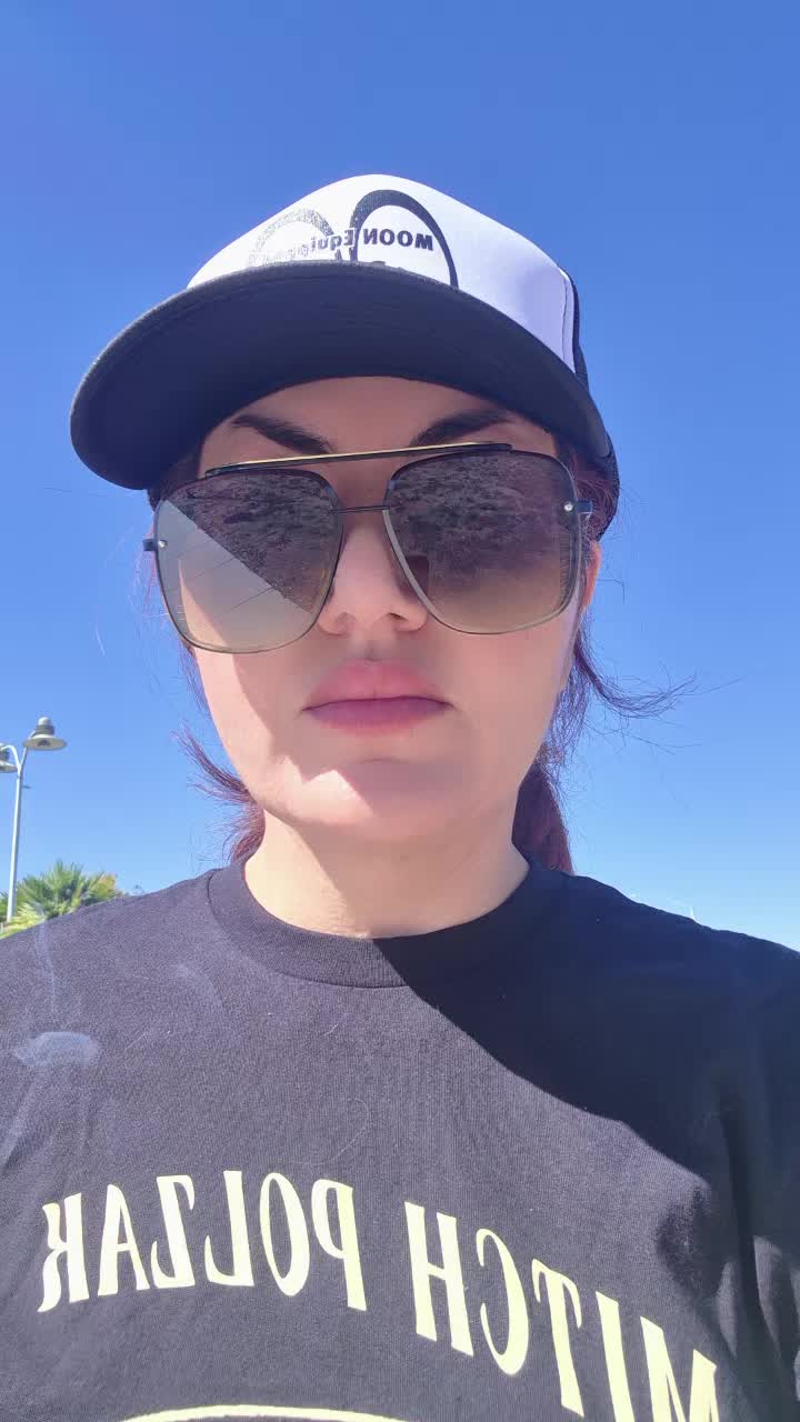 @Lola_LaBamba
