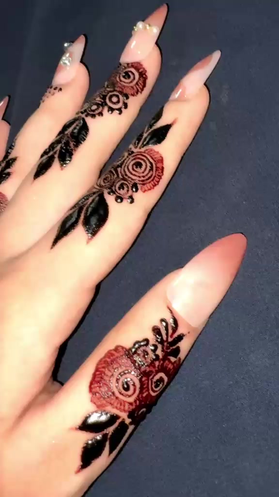 @مہندی آرٹسٹ💅🏻🦢🌸