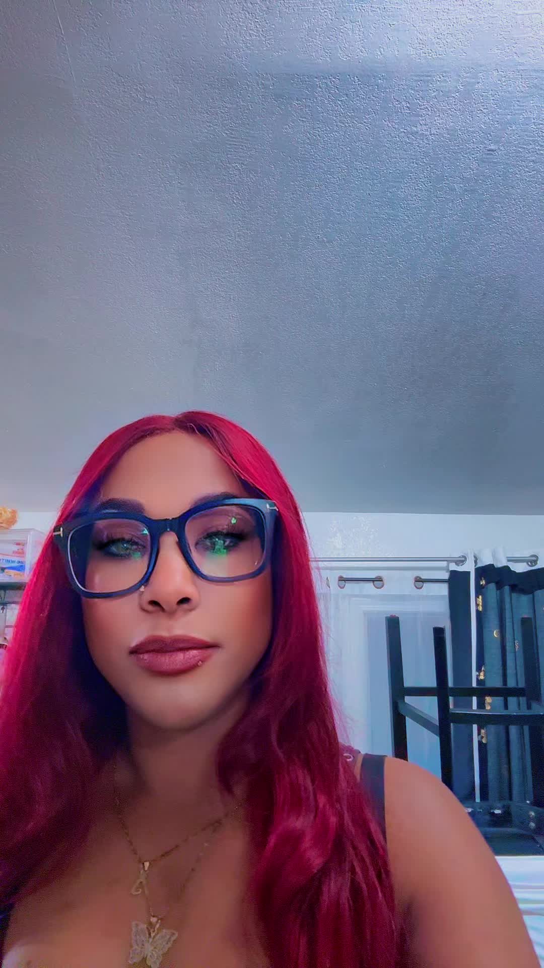 @Simply E 🦋 💋