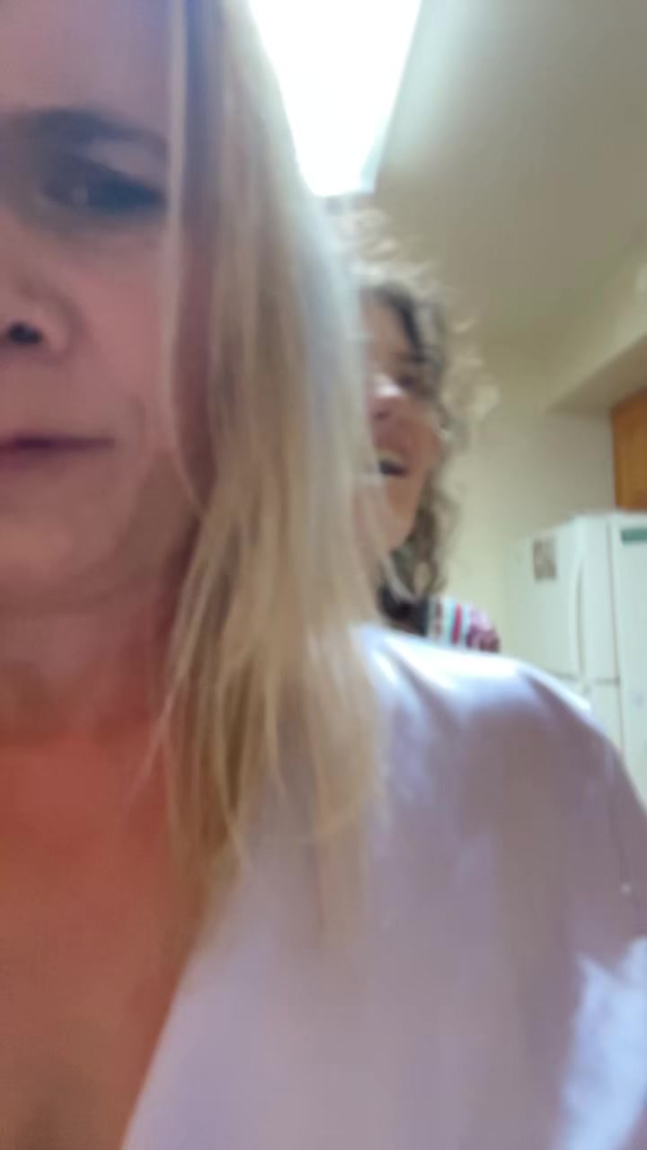 @Hotmomvibes