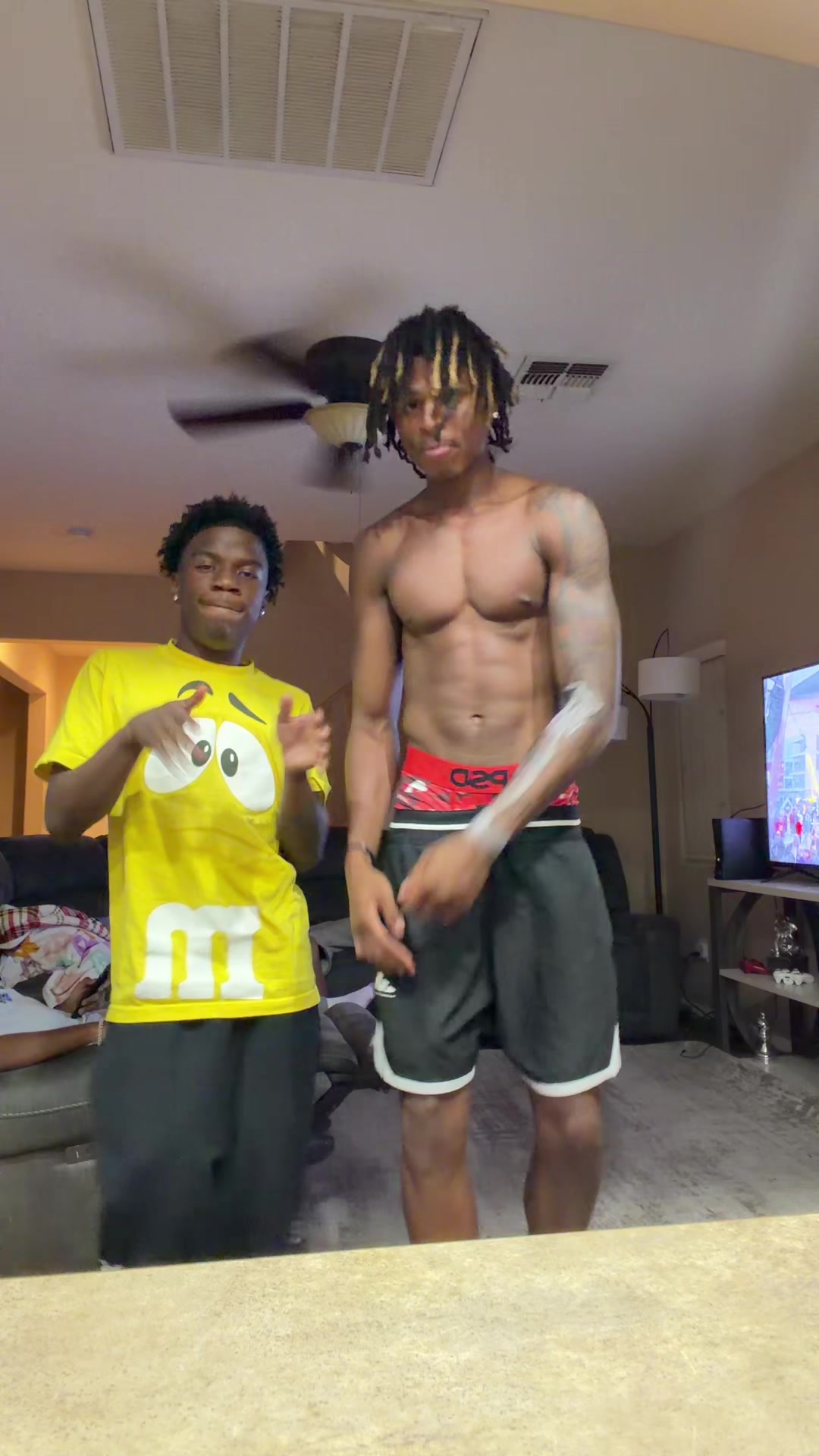@__vonyy