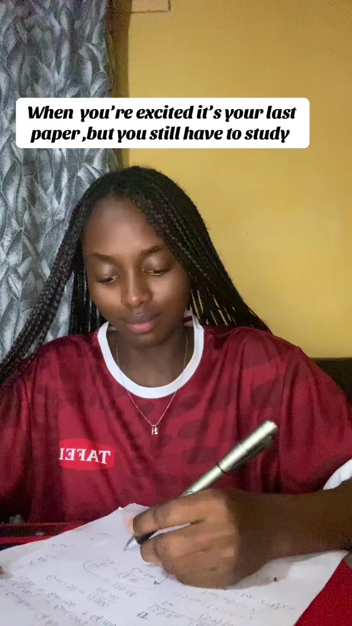 @Valentina ✨️🖤