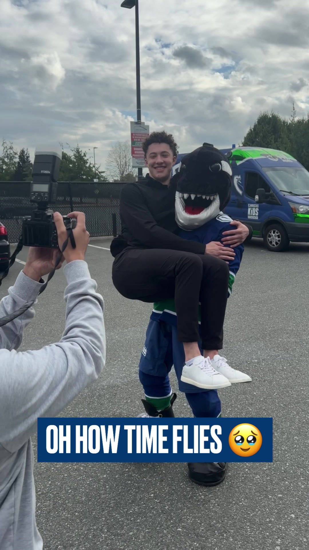 @Canucks