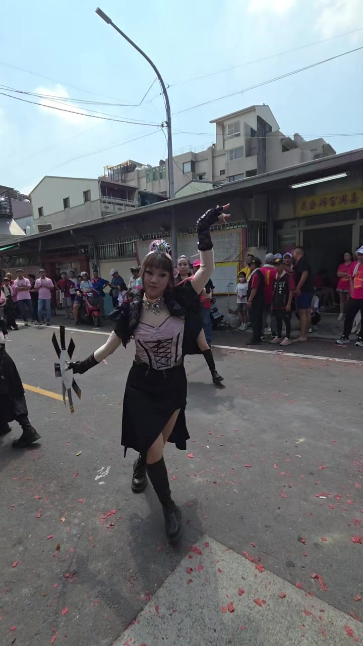 @帥哥跑廟會