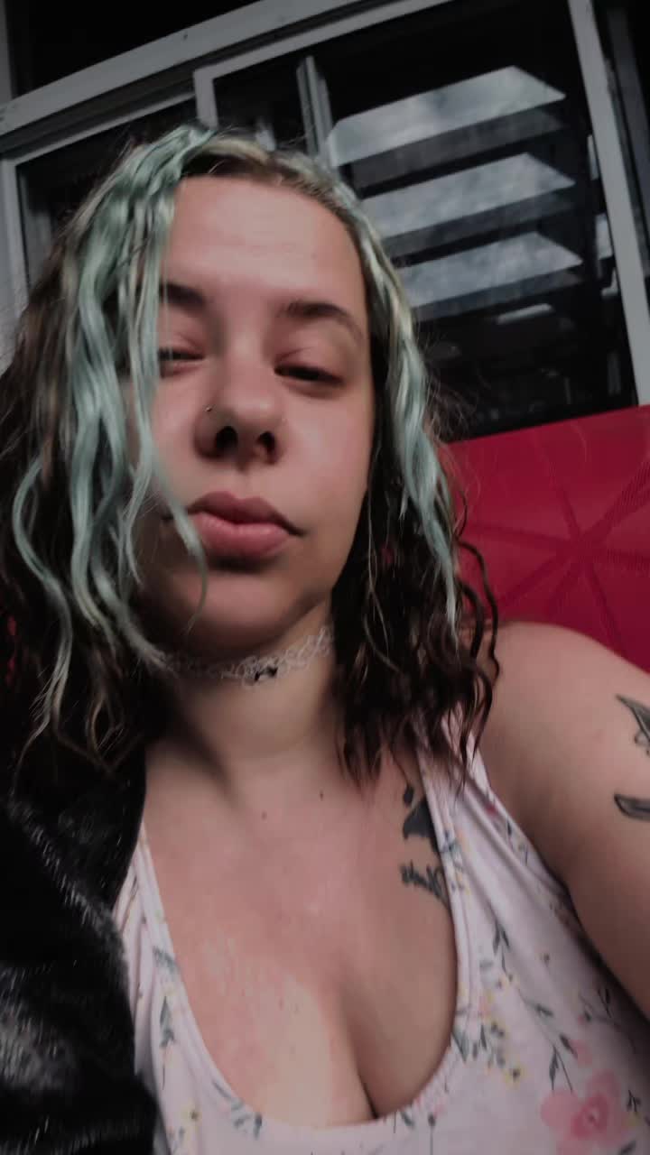 @buzzedqueen