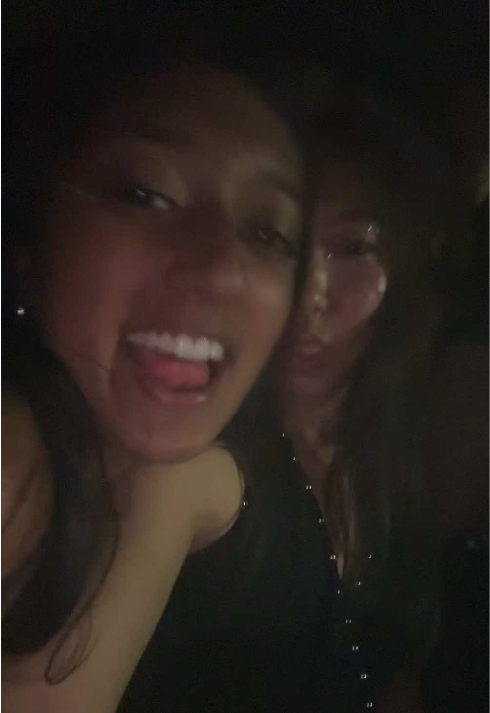 @helenxhw_