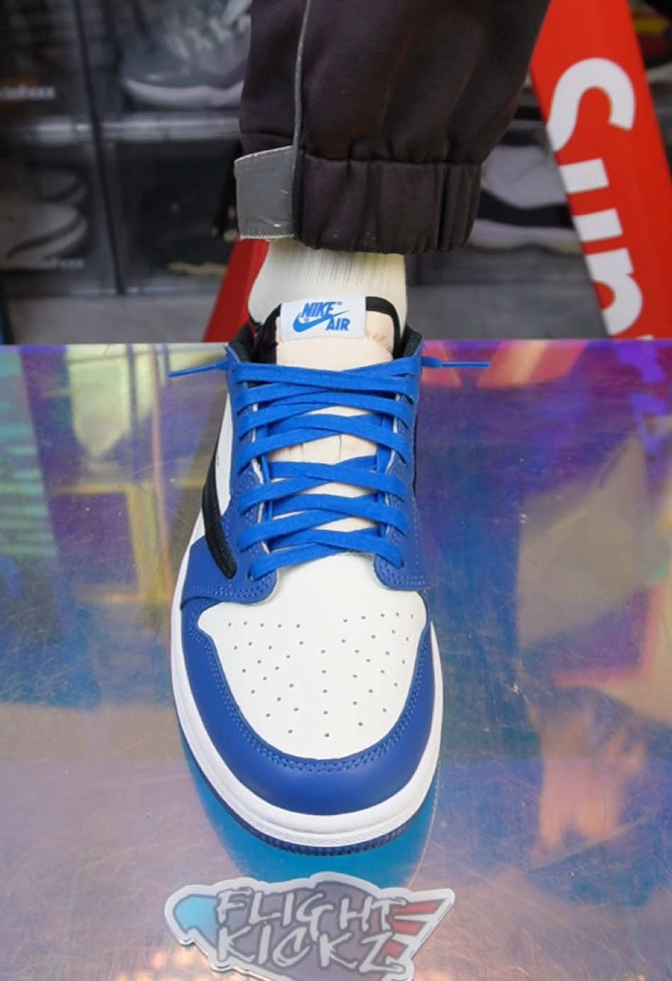 @Lacedsneaker
