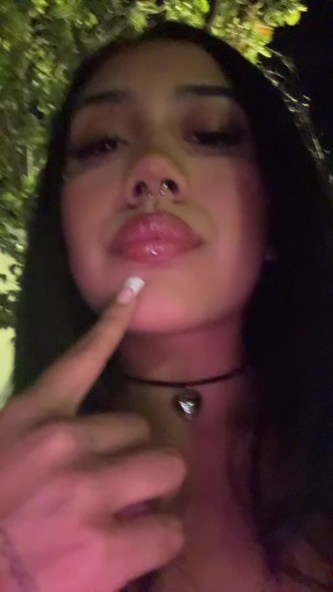 @mona