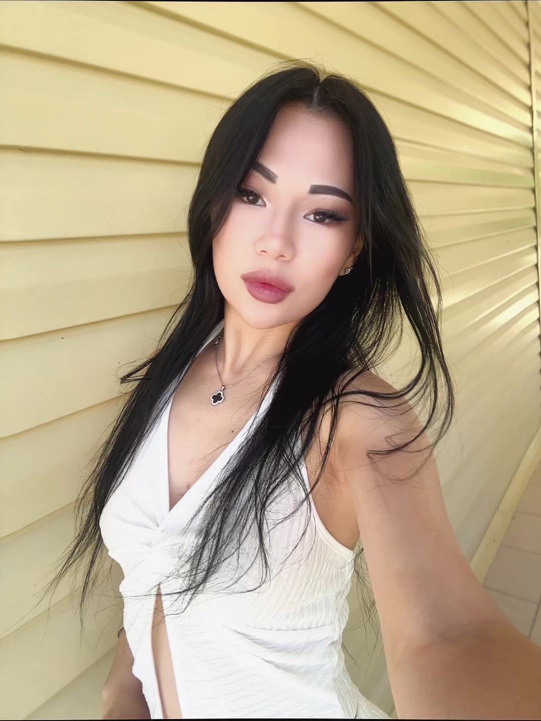 @elinaaa