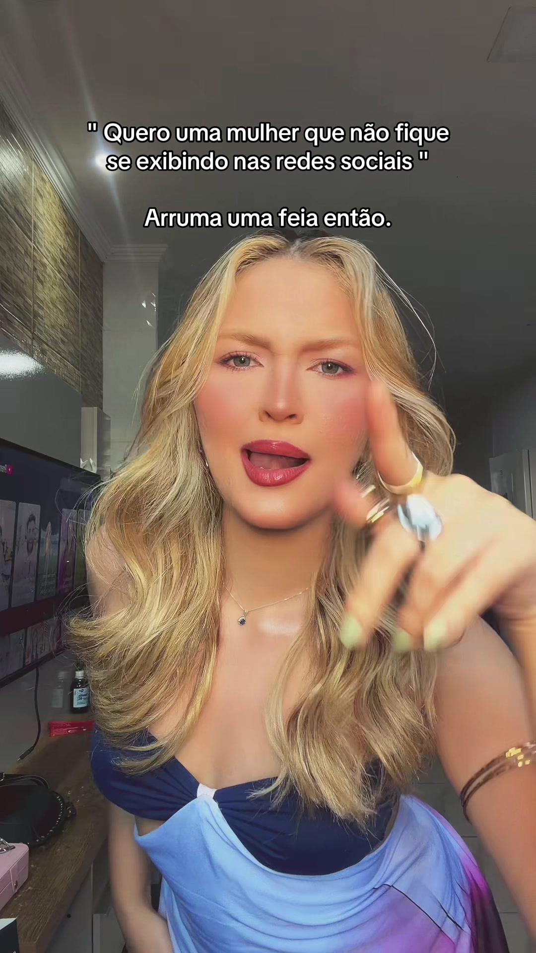 @Vitoria Santos