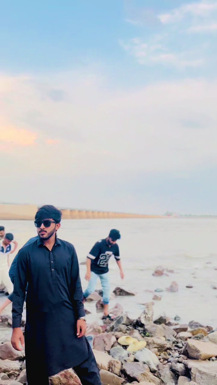 @😎شیراز بھٹی😎