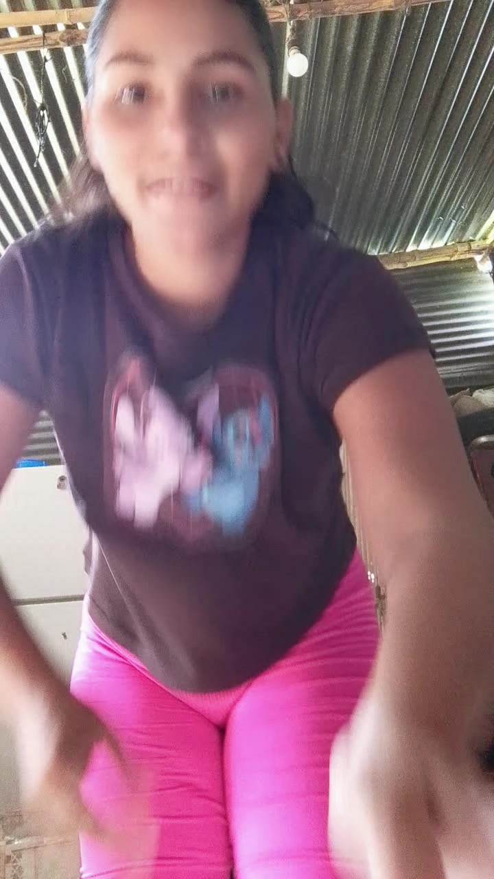 @la de ojitos lindos ๐
