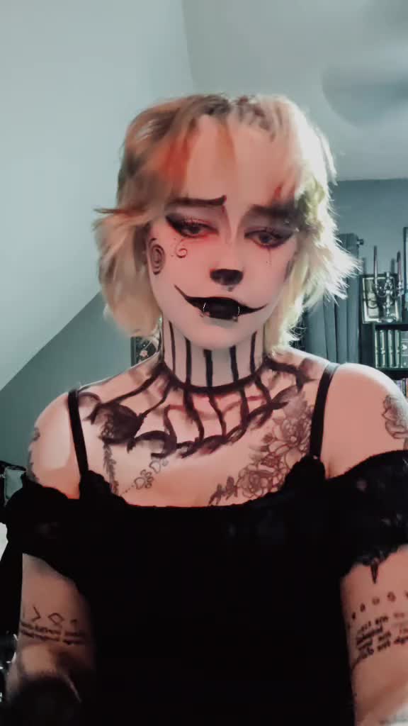 @Jinx ☠️🖤🩸