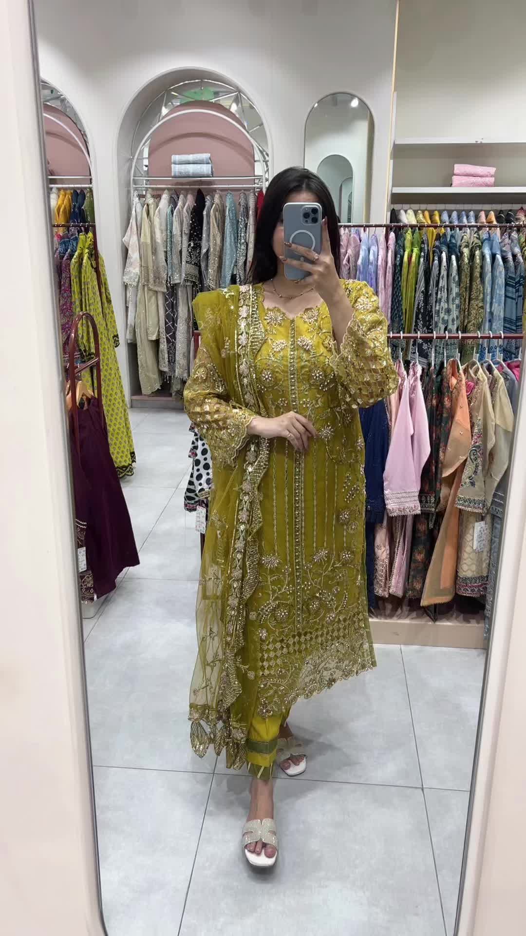 @🌸EmanSajal🌸