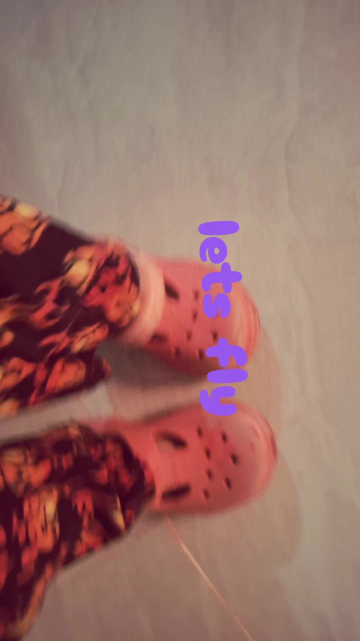 @<zoe>