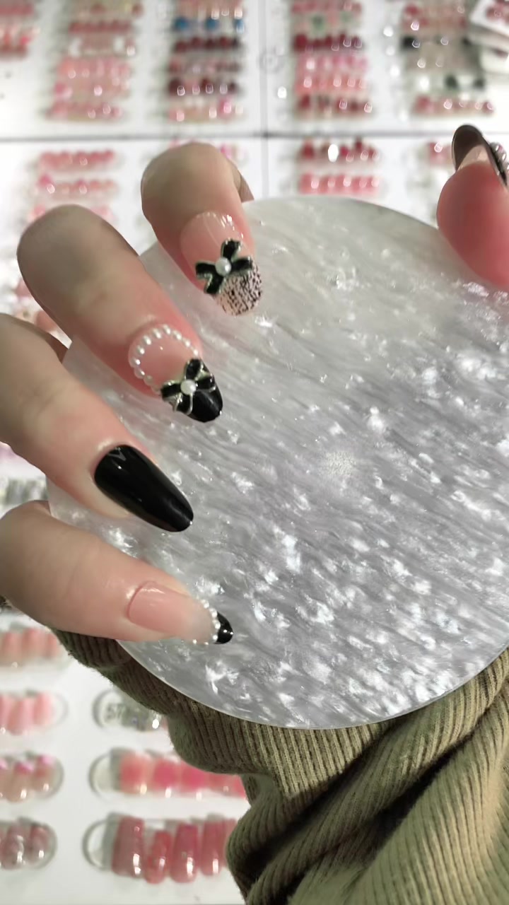 @Molly Nails Ind
