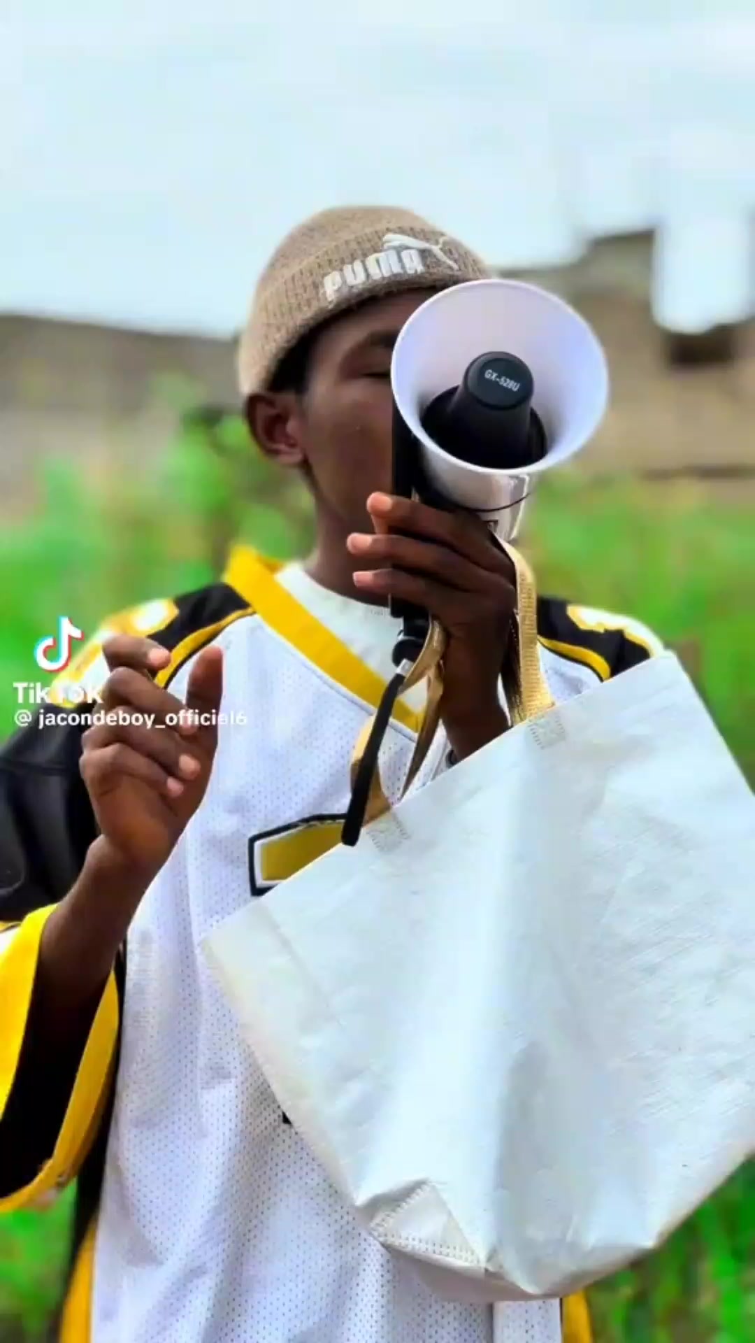 @Young man officiel