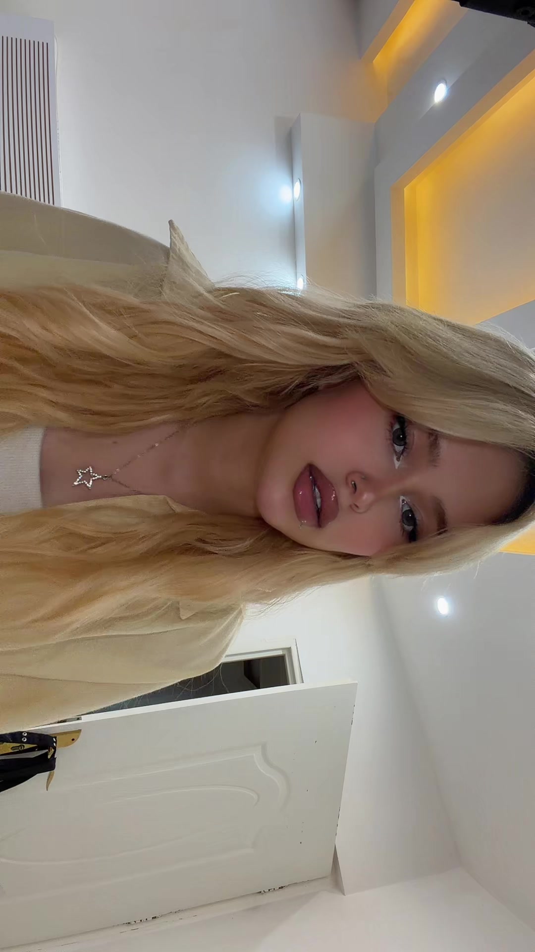 @heliaydn