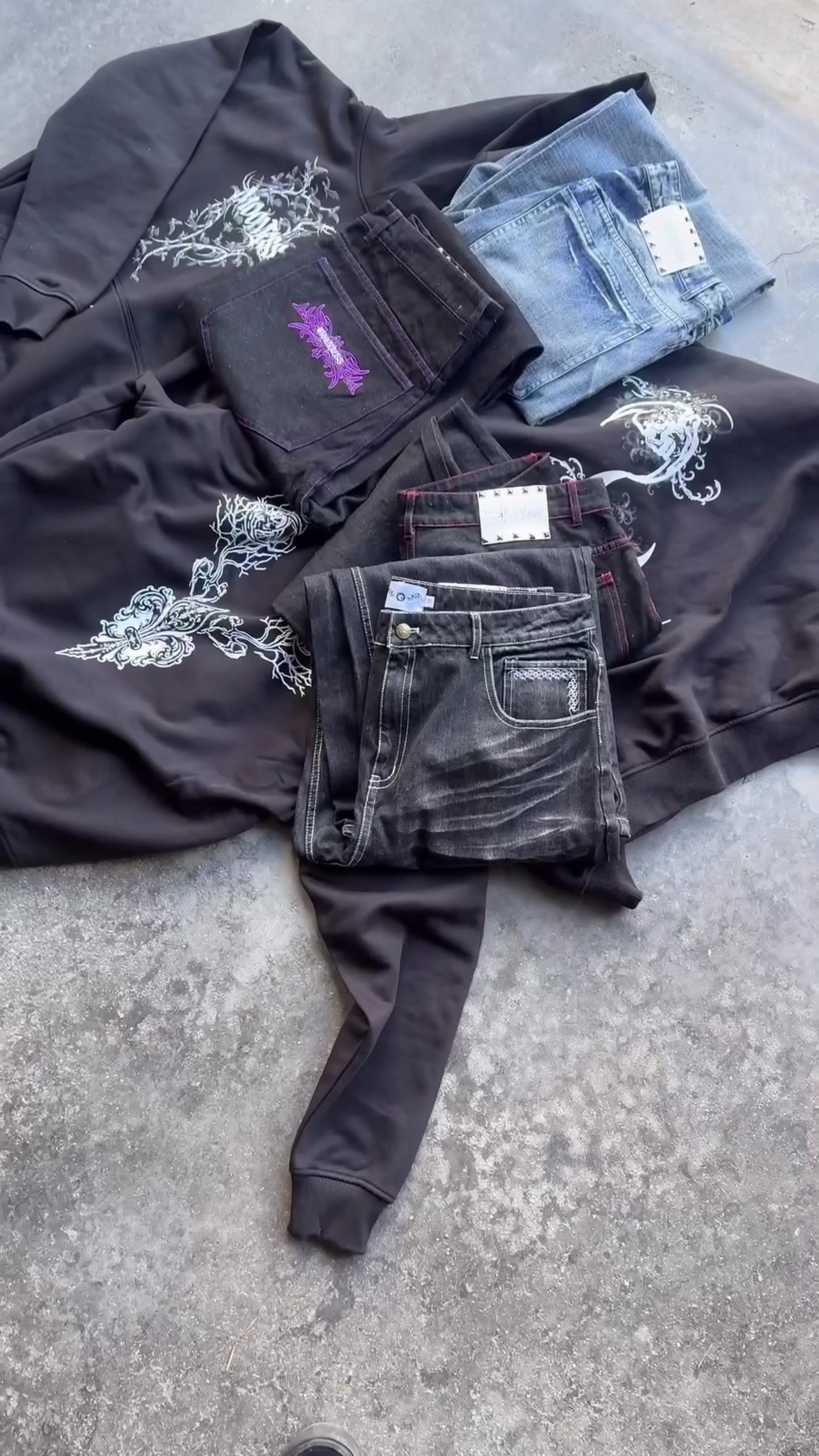 @m.o.o.n.l.e.s.s.store