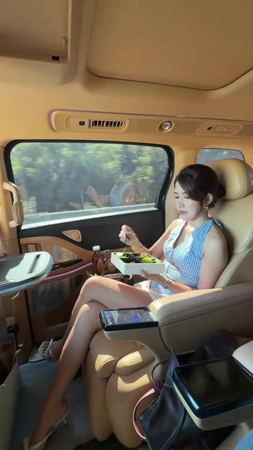 @Maureen | Travel & Lifestyle