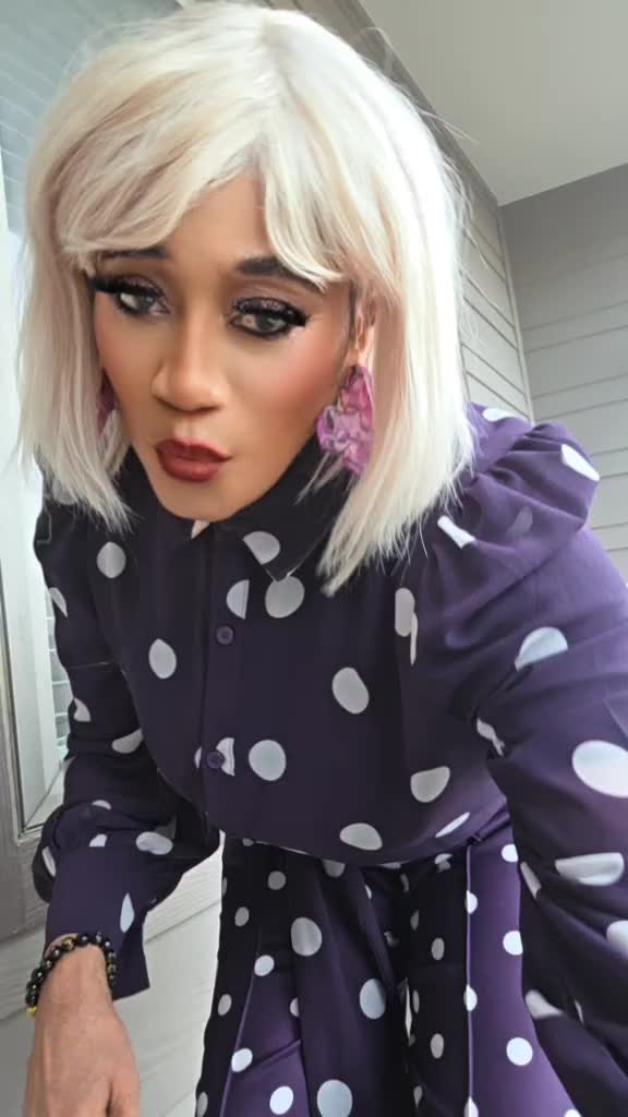 @Demi