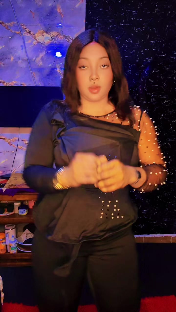 @La danseuse, Maman Pong&ouml;