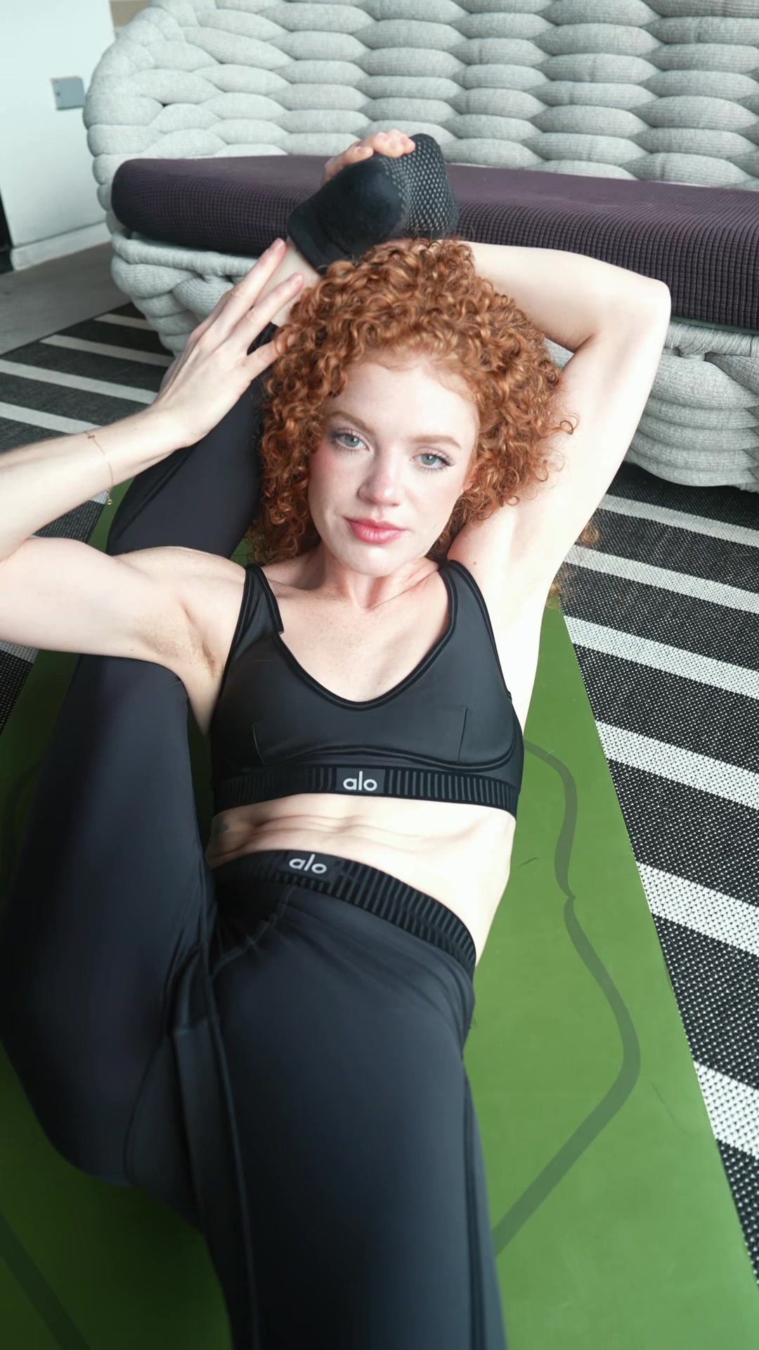 @lilredyoga