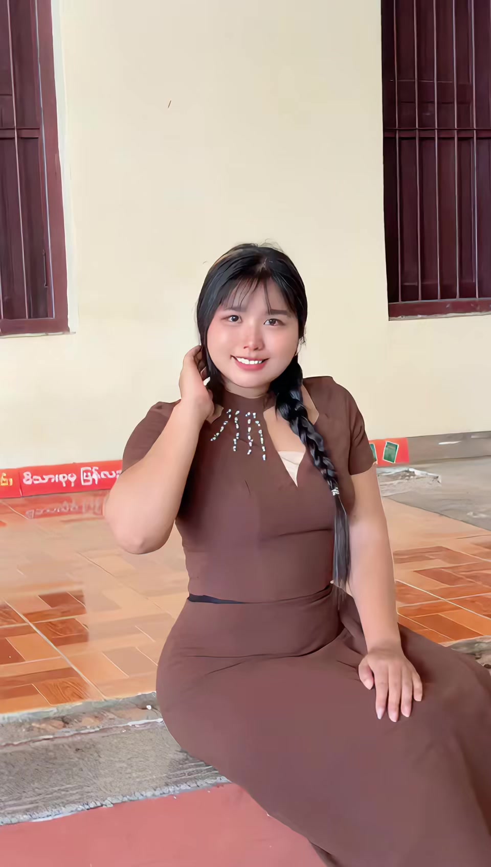 @Shwe Yie ♒️(ခေတ်ဆန်းယဉ် 👗🧵)