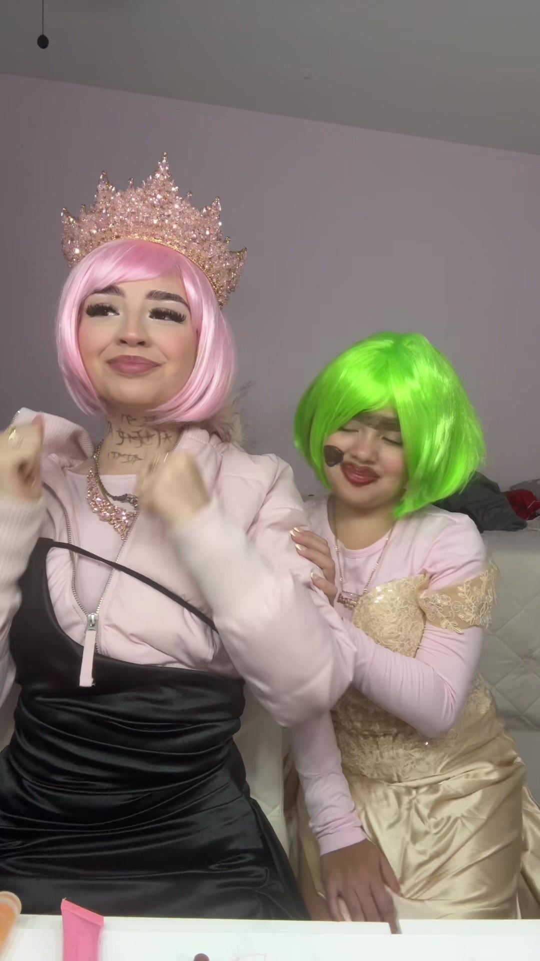 @Deliciaasisters