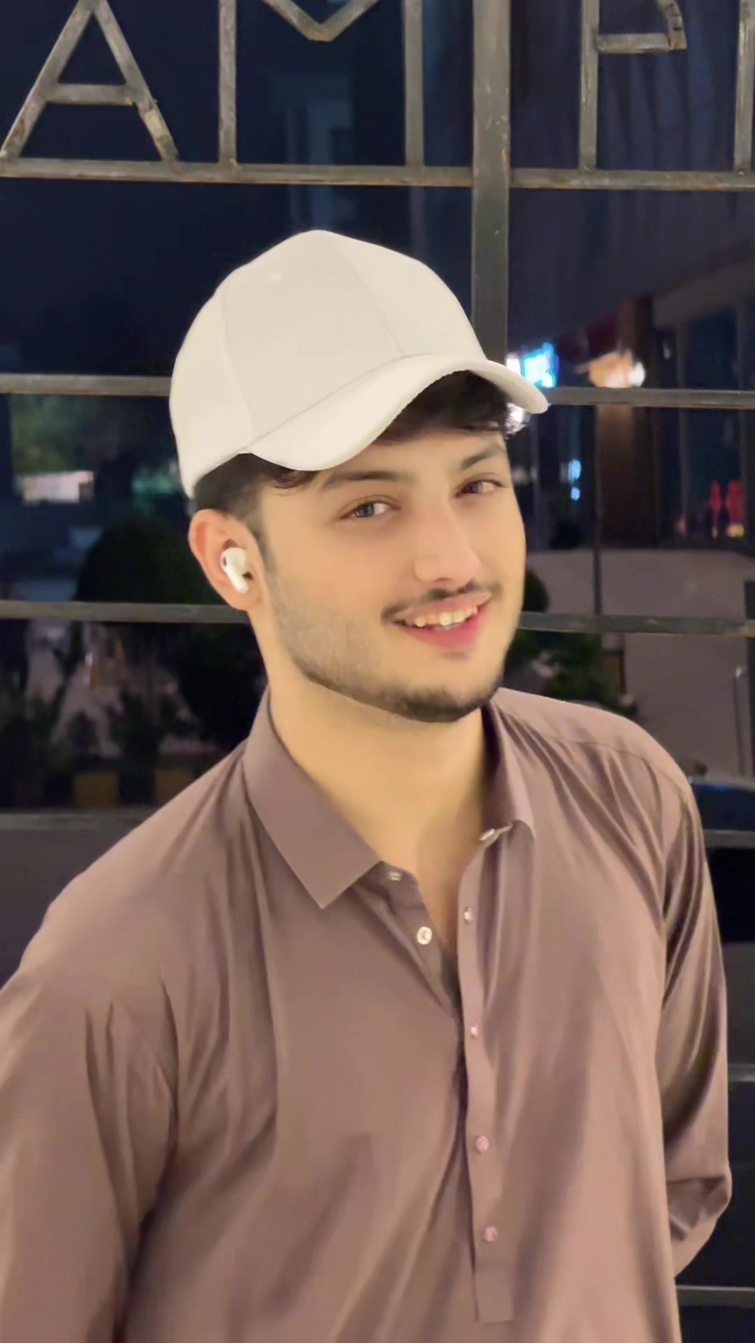 @Hussain_🫀