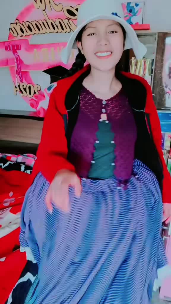 @♥️🦋tú cholita Elvira 🦋♥️