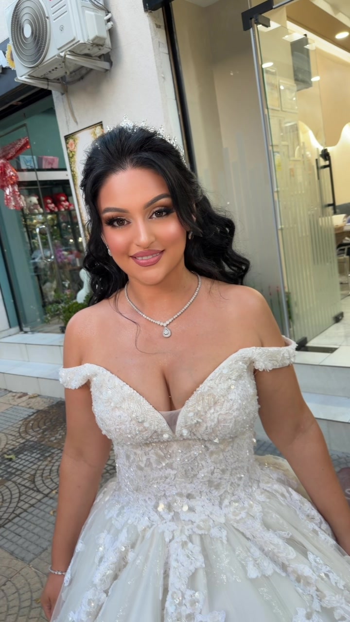 @Lola Sallon 👰&zwj;♀️💇&zwj;♀️💅
