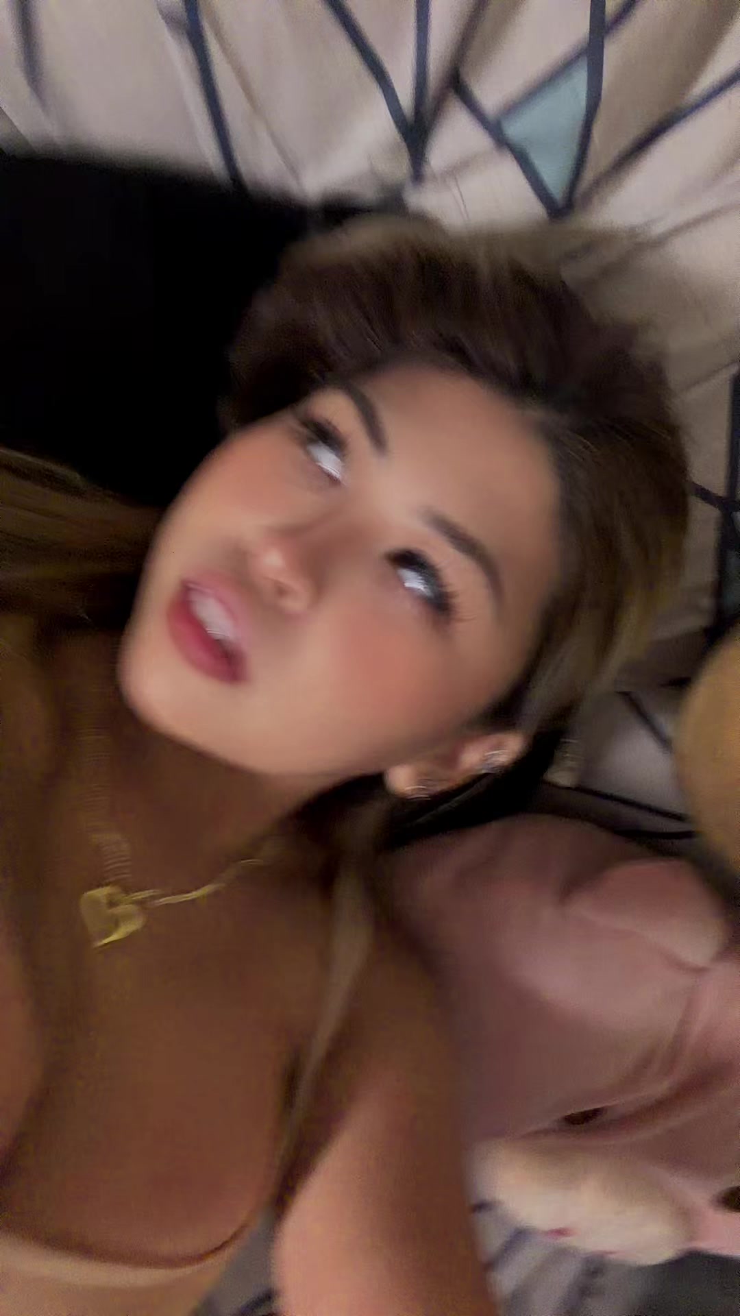 @RoxxieA