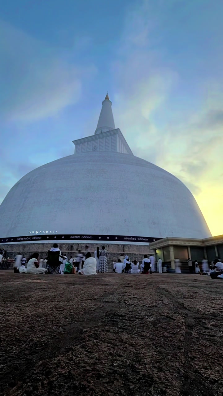 @Hashara Kodithuwakku 🧿🪬🧿