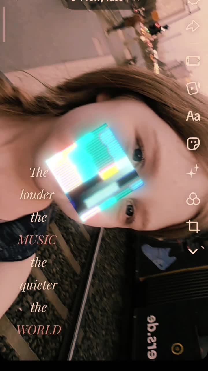 @🦦Mia🦦