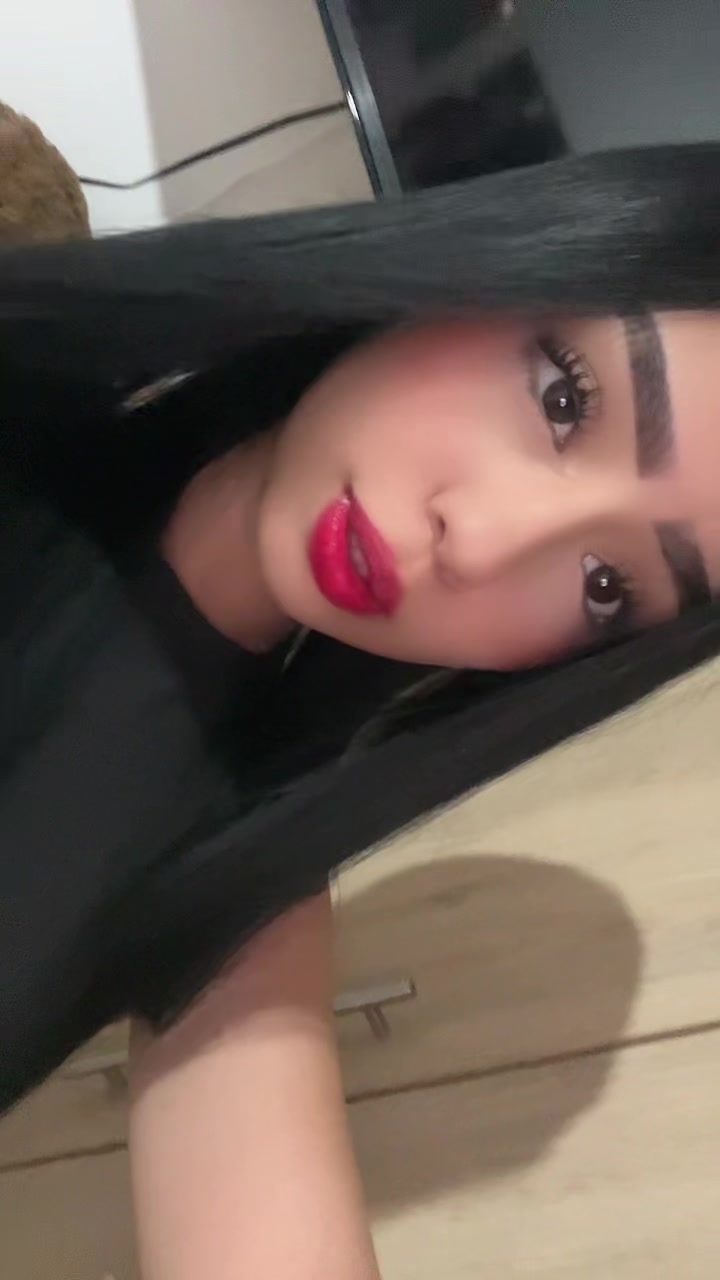 @𝐕𝐚𝐥𝐞𝐫𝐲🖤💸