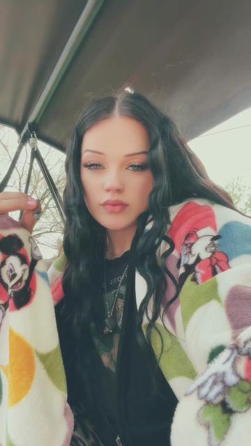 @_alexzandrea_
