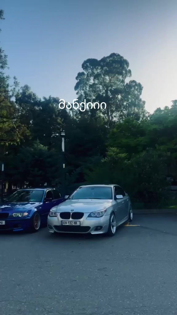 @•