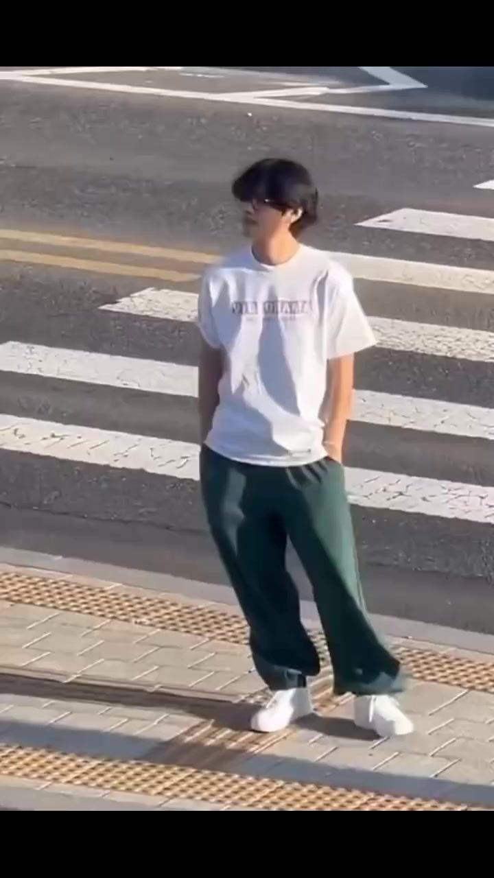 @(°_°)