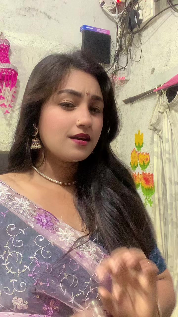 @शिवानी 😊smile Queen 😊 👑